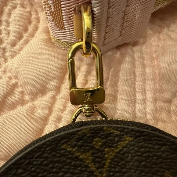 Louis Vuitton Pochette Cross Body - Picture 7 of 13